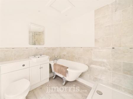 CAM02122G0-PR0346-STILL022.jpg