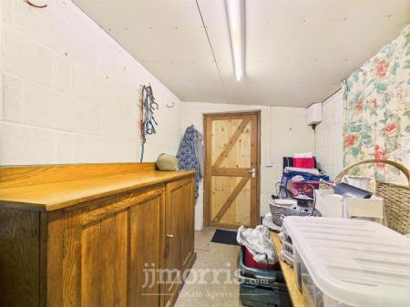 Lean to Store Shed/Home Office/Studio
