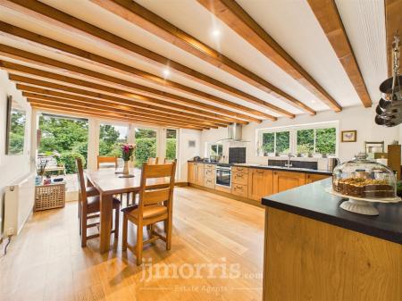 Kitchen/Dining Room