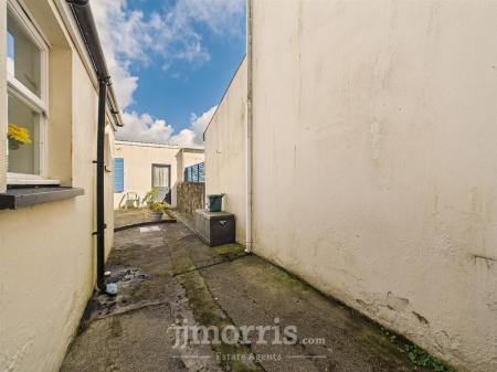 CAM02122G0-PR0367-STILL012.jpg