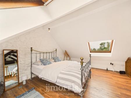 Crog Loft/Bedroom 1