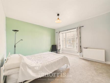 Bedroom 1 (Front)
