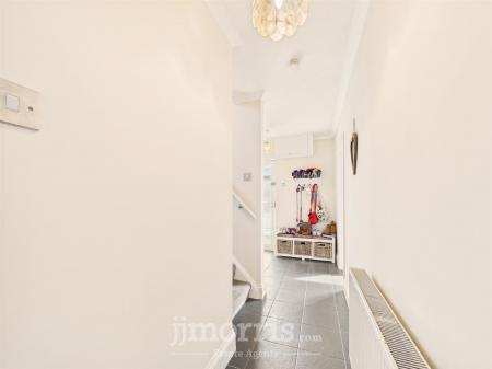 CAM02122G0-PR0370-STILL002.jpg