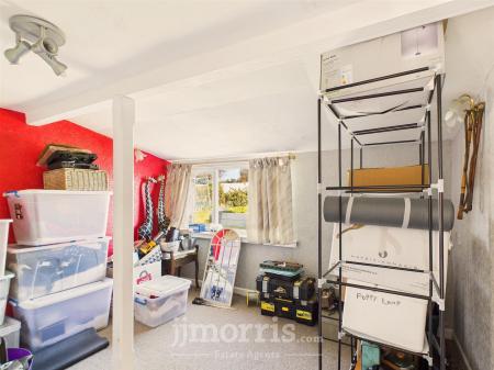 CAM02122G0-PR0379-STILL026.jpg