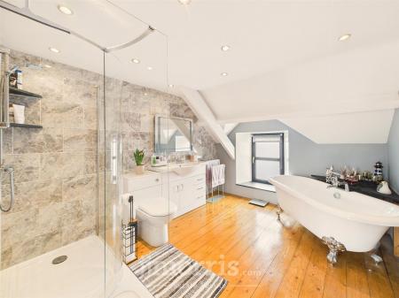 En Suite Bathroom