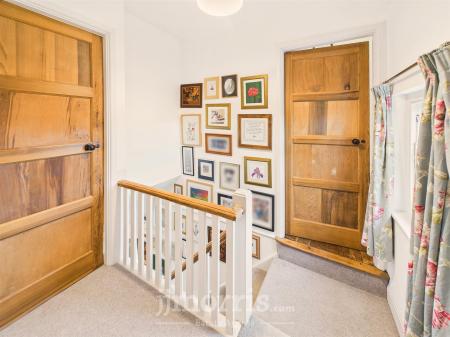 Landing (Split Level)