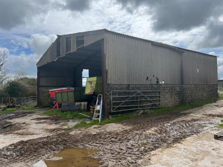 Machinery Shed with Lean -To Cubicles