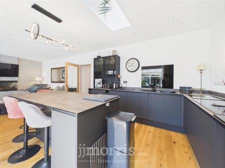 Kitchen/Breakfast Area (Open Plan)