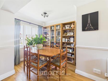Lounge/Dining Room