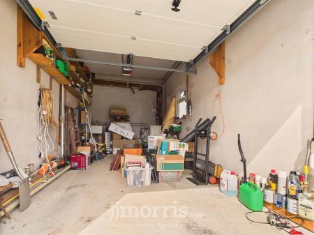CAM02121G0-PR0168-STILL002.jpg