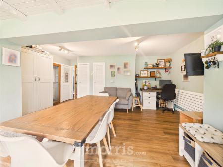 Kitchen/Breakfast Room
