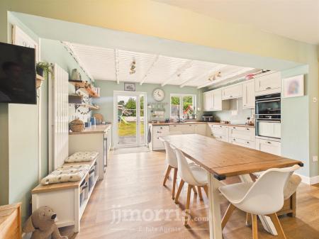 Kitchen/Breakfast Room
