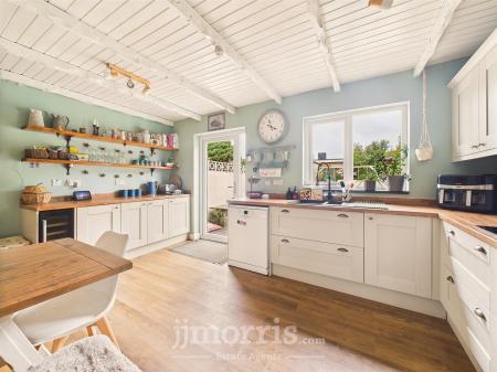 Kitchen/Breakfast Room