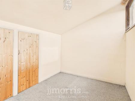 Bedroom 4 (First Floor)