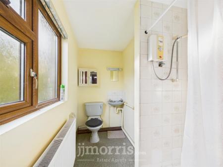 Cloak Room / Shower Room