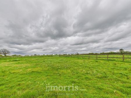 CAM02878G0-PR0021-STILL023.jpg
