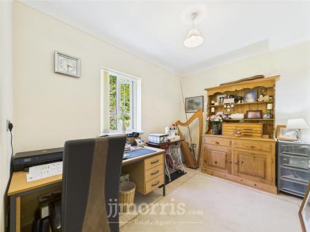 Study / Bedroom 6