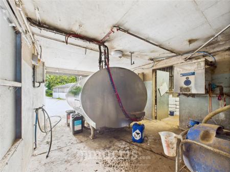 CAM02878G0-PR0030-STILL042.jpg
