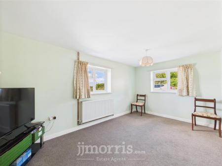 Sitting Room / Bedroom 4