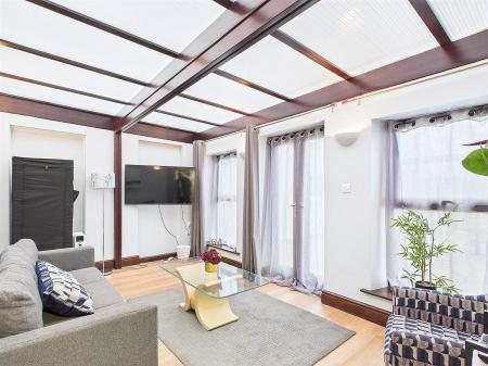 Living / Sun Room