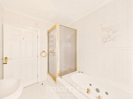 CAM02878G0-PR0035-STILL009.jpg