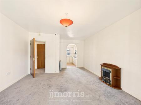 CAM02878G0-PR0038-STILL009.jpg