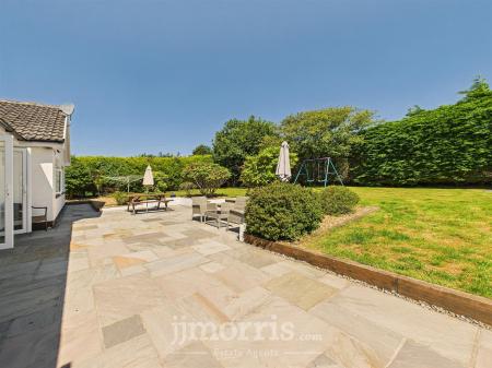 CAM02878G0-PR0053-STILL040.jpg