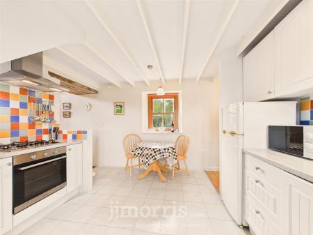 CAM02878G0-PR0081-STILL017.jpg