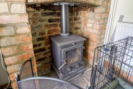 Feature Fire Surround/Log Burner