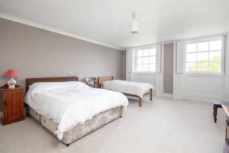 Upper Maisonette 24 Caledonia Place-20.jpg