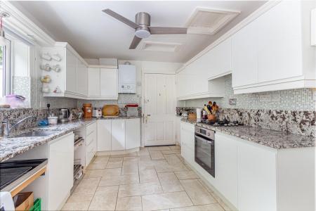 Kitche-1.jpg