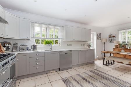 Kitchen-4.jpg