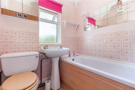 Bathrom-3.jpg
