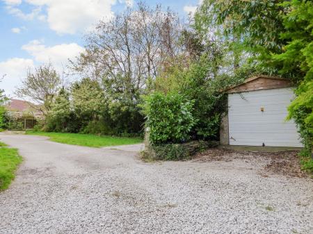 Garage/Driveway