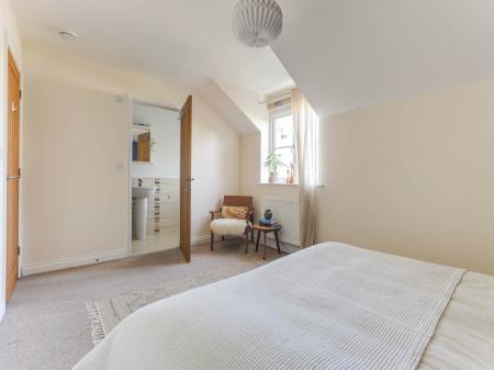 Bedroom 1 (2)