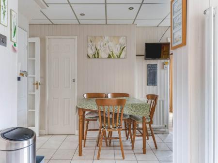 Dining Area (2)