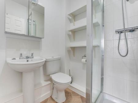 80 Goodes Court-4