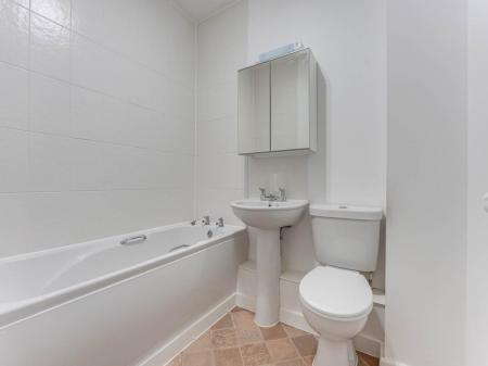 80 Goodes Court-5