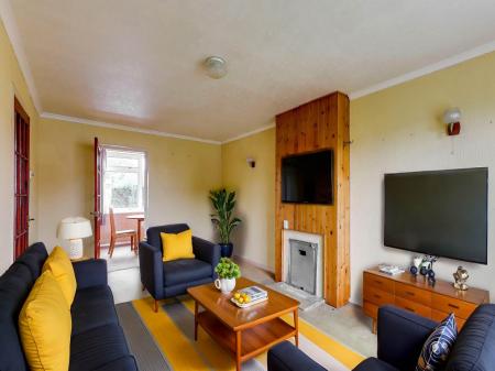 mortimer living room