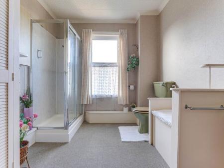 Shower Room (2)