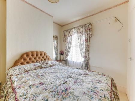 Bedroom 2 (2)
