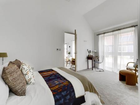 Bedroom 1 (2)