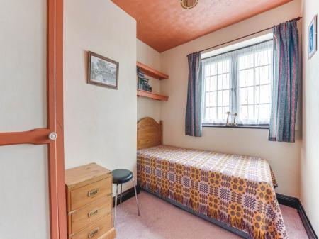 Bedroom 2 (2)