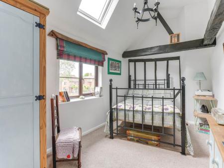 Bedroom 2 (2)