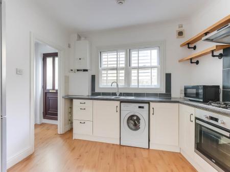 Kitchen w Washing Machine