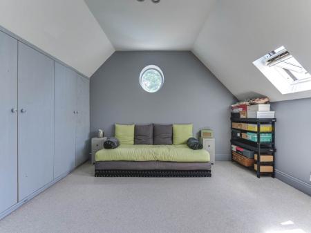 Bedroom 2 (2)