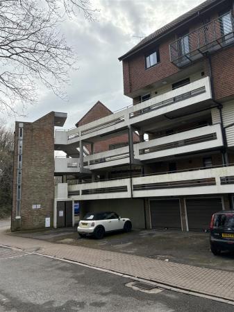 22 Stuart Court 5.jpg