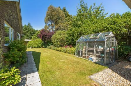 1311936-4-68546f3...