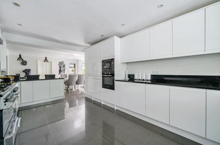 1300097-7-686beac...