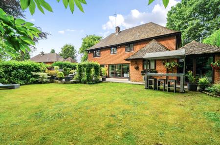 1300097-4-686be9b...